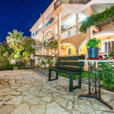 Aparthotel Athina 2*